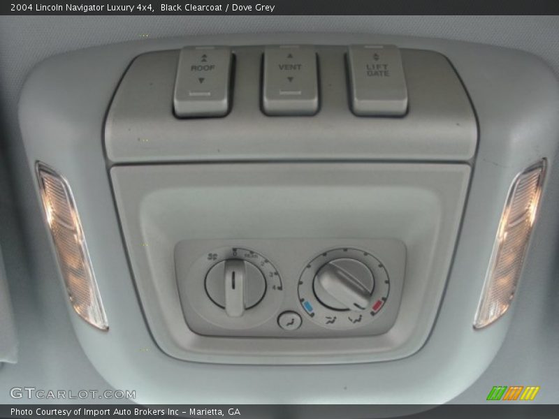 Black Clearcoat / Dove Grey 2004 Lincoln Navigator Luxury 4x4