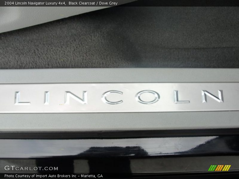 Black Clearcoat / Dove Grey 2004 Lincoln Navigator Luxury 4x4