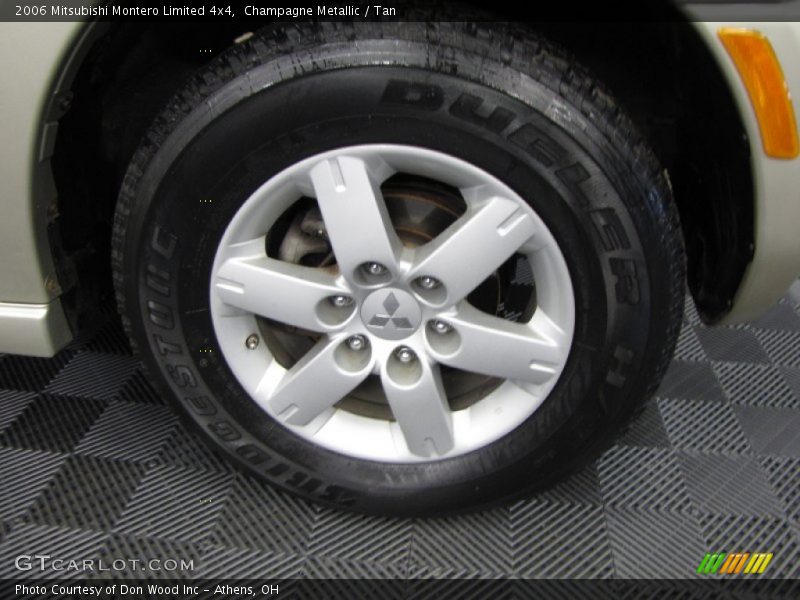 Champagne Metallic / Tan 2006 Mitsubishi Montero Limited 4x4