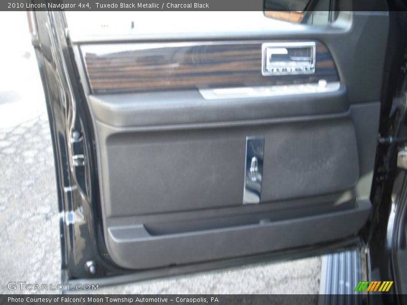 Tuxedo Black Metallic / Charcoal Black 2010 Lincoln Navigator 4x4