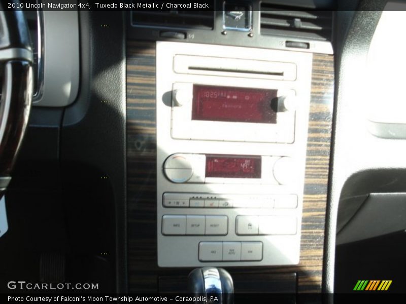 Tuxedo Black Metallic / Charcoal Black 2010 Lincoln Navigator 4x4