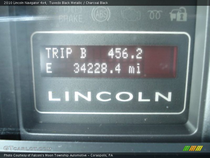 Tuxedo Black Metallic / Charcoal Black 2010 Lincoln Navigator 4x4