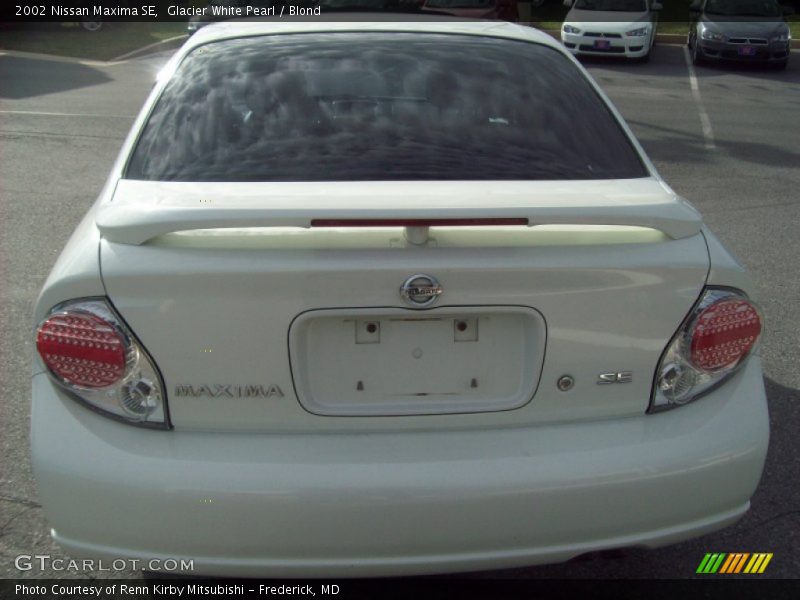 Glacier White Pearl / Blond 2002 Nissan Maxima SE
