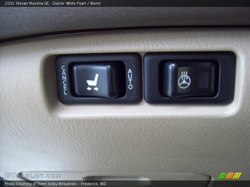 Glacier White Pearl / Blond 2002 Nissan Maxima SE