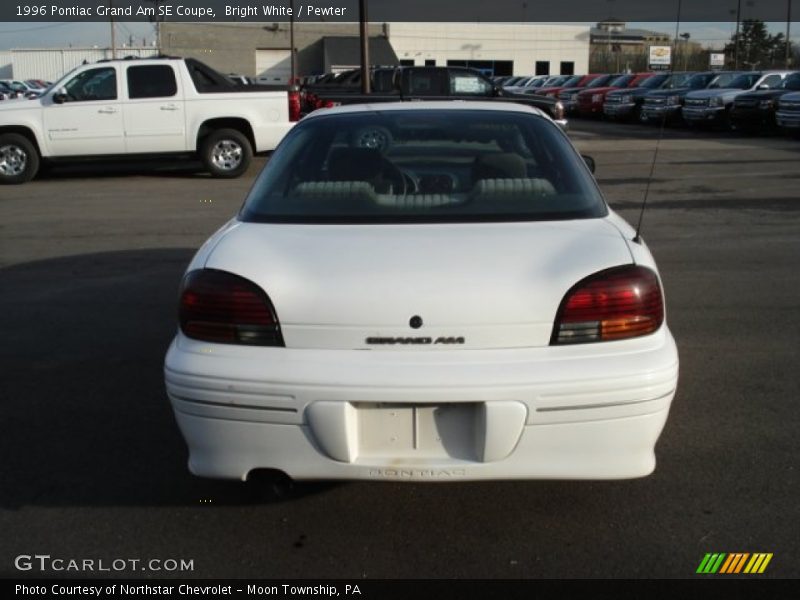 Bright White / Pewter 1996 Pontiac Grand Am SE Coupe