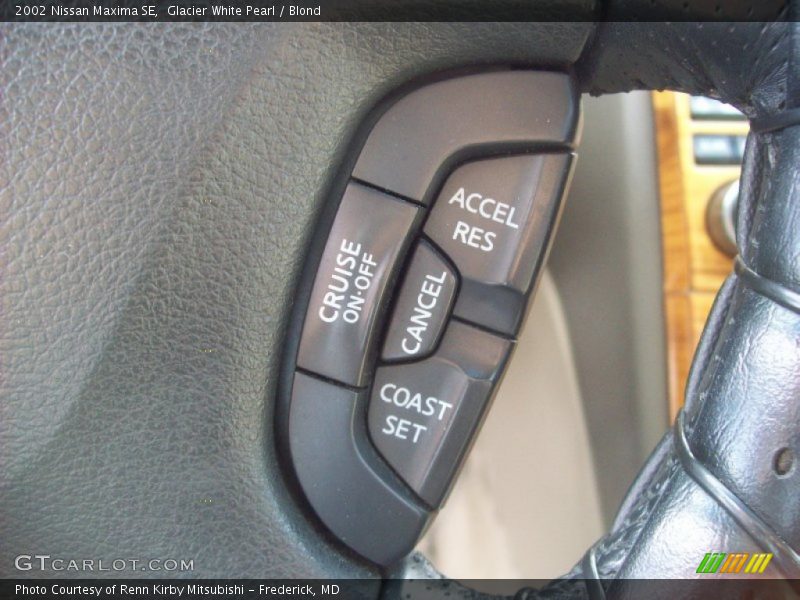 Glacier White Pearl / Blond 2002 Nissan Maxima SE