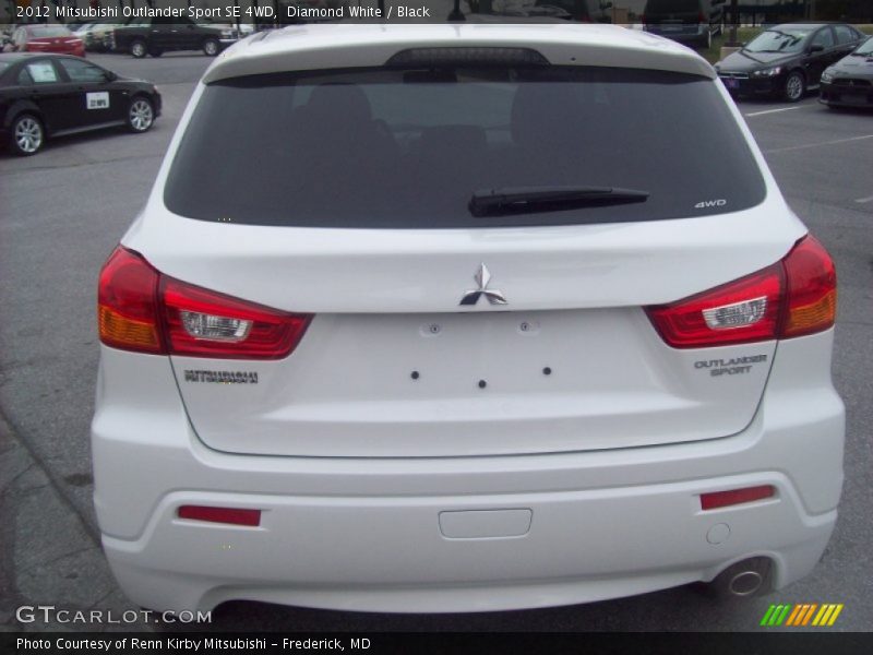 Diamond White / Black 2012 Mitsubishi Outlander Sport SE 4WD