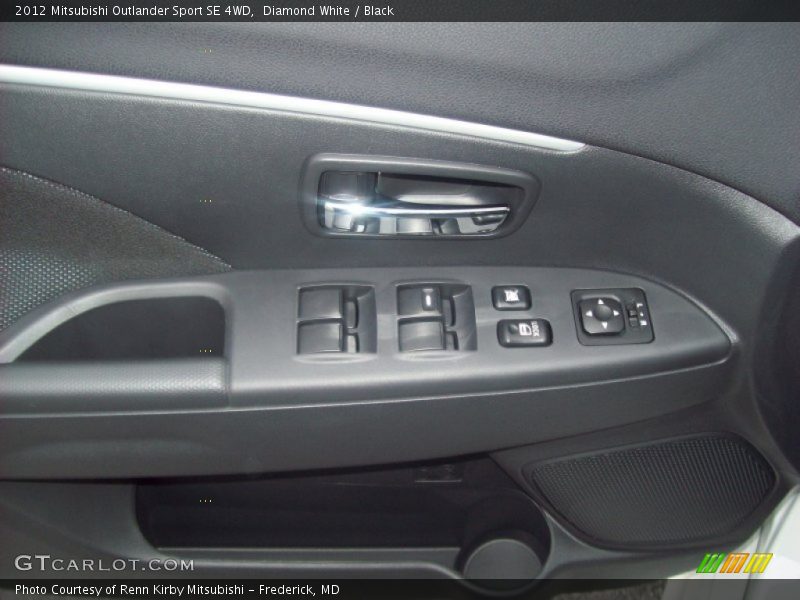 Diamond White / Black 2012 Mitsubishi Outlander Sport SE 4WD