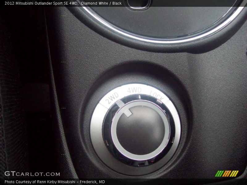 Diamond White / Black 2012 Mitsubishi Outlander Sport SE 4WD
