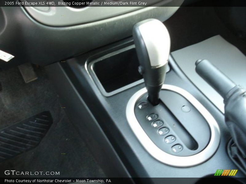 Blazing Copper Metallic / Medium/Dark Flint Grey 2005 Ford Escape XLS 4WD