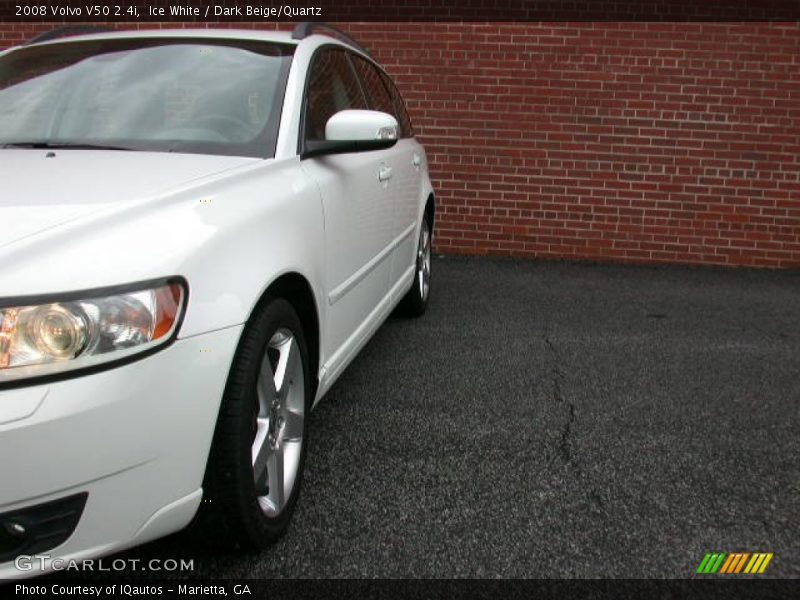 Ice White / Dark Beige/Quartz 2008 Volvo V50 2.4i