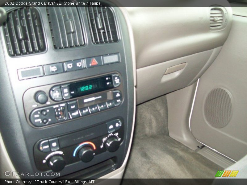 Stone White / Taupe 2002 Dodge Grand Caravan SE