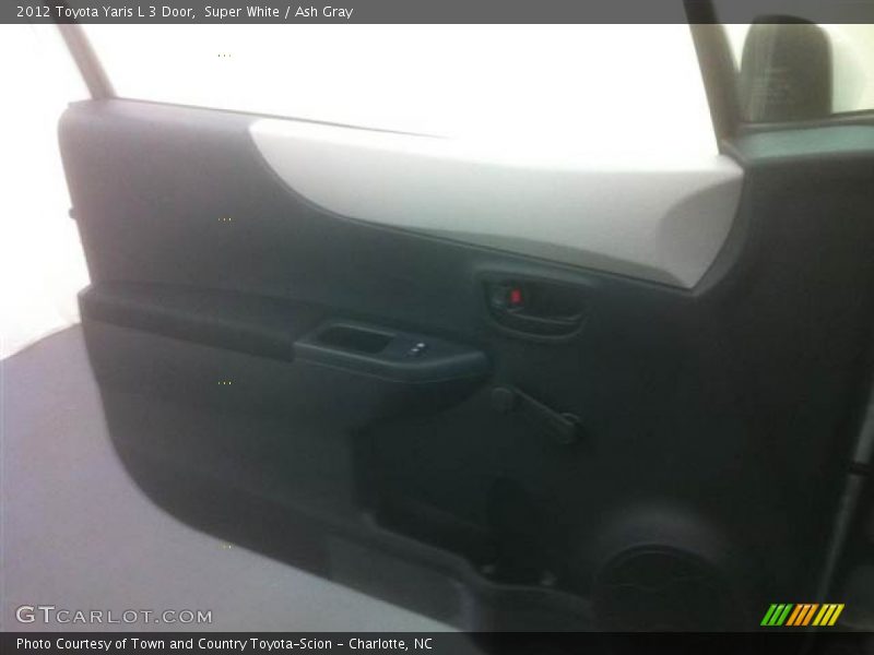 Super White / Ash Gray 2012 Toyota Yaris L 3 Door