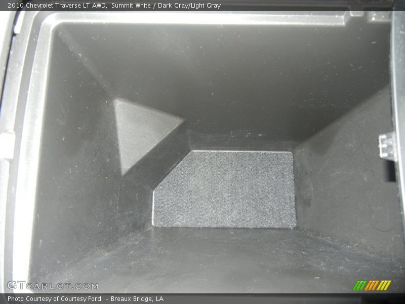 Summit White / Dark Gray/Light Gray 2010 Chevrolet Traverse LT AWD