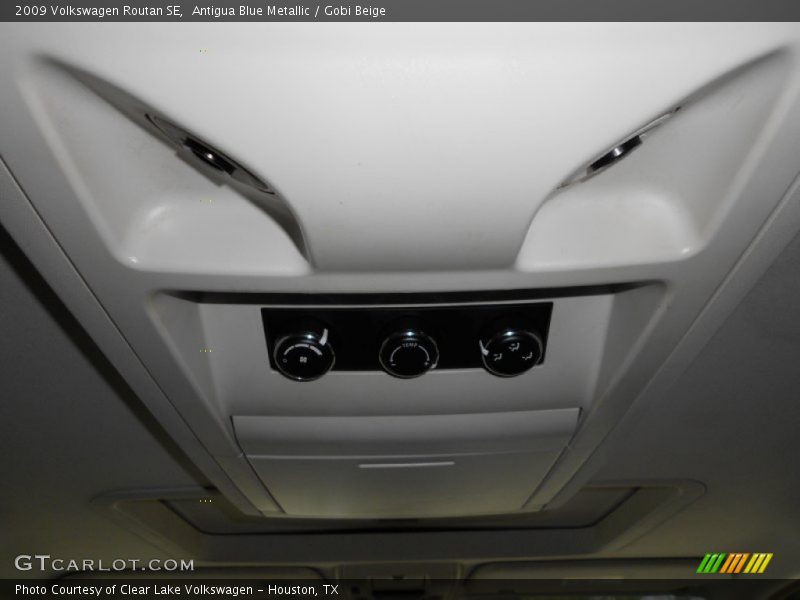 Antigua Blue Metallic / Gobi Beige 2009 Volkswagen Routan SE