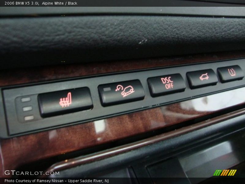 Alpine White / Black 2006 BMW X5 3.0i