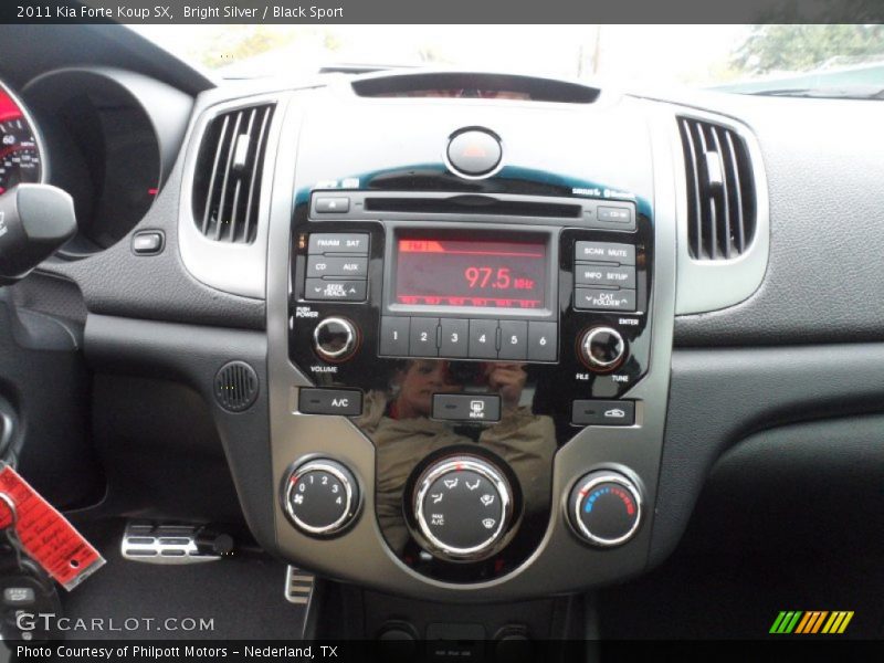 Controls of 2011 Forte Koup SX