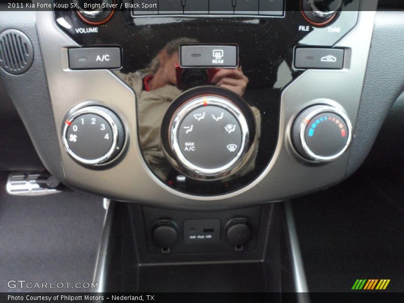 Controls of 2011 Forte Koup SX