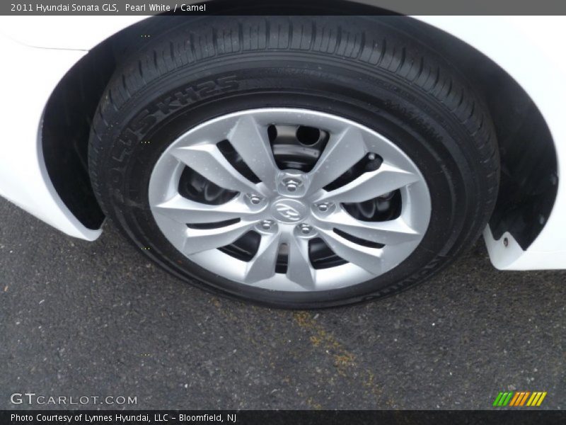 Pearl White / Camel 2011 Hyundai Sonata GLS