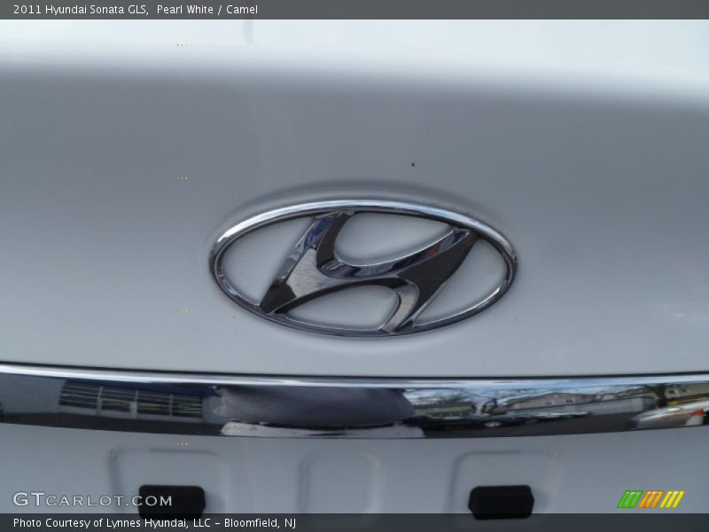 Pearl White / Camel 2011 Hyundai Sonata GLS