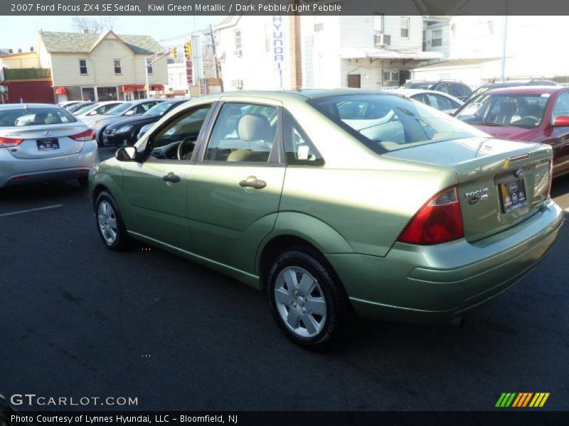 Kiwi Green Metallic / Dark Pebble/Light Pebble 2007 Ford Focus ZX4 SE Sedan