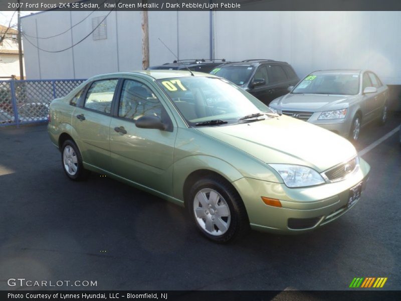 Kiwi Green Metallic / Dark Pebble/Light Pebble 2007 Ford Focus ZX4 SE Sedan