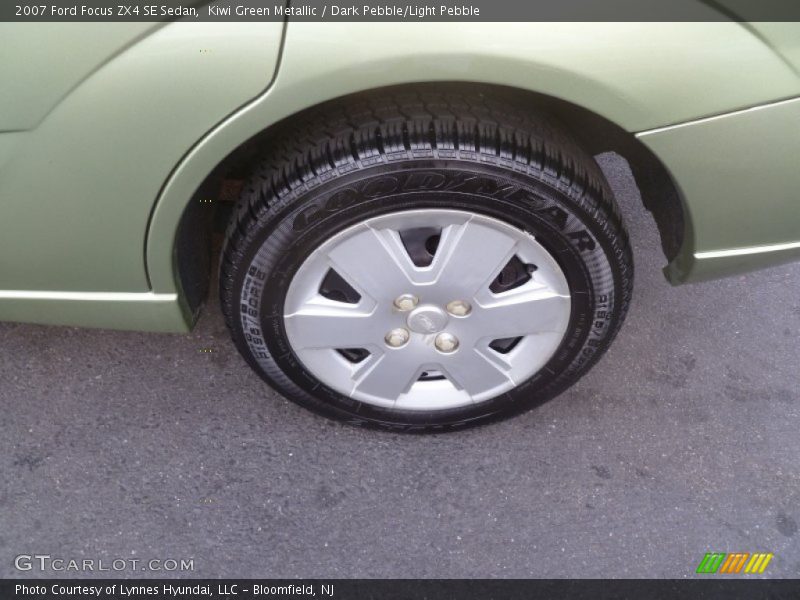 Kiwi Green Metallic / Dark Pebble/Light Pebble 2007 Ford Focus ZX4 SE Sedan