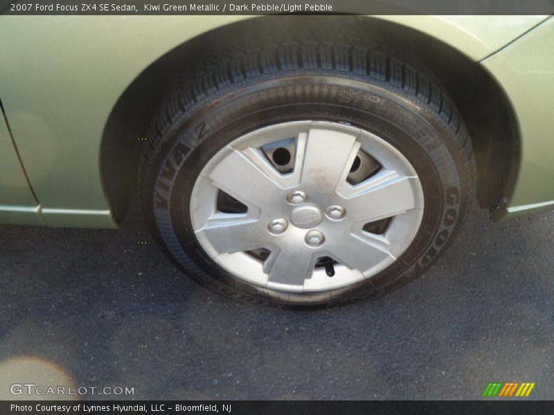 Kiwi Green Metallic / Dark Pebble/Light Pebble 2007 Ford Focus ZX4 SE Sedan
