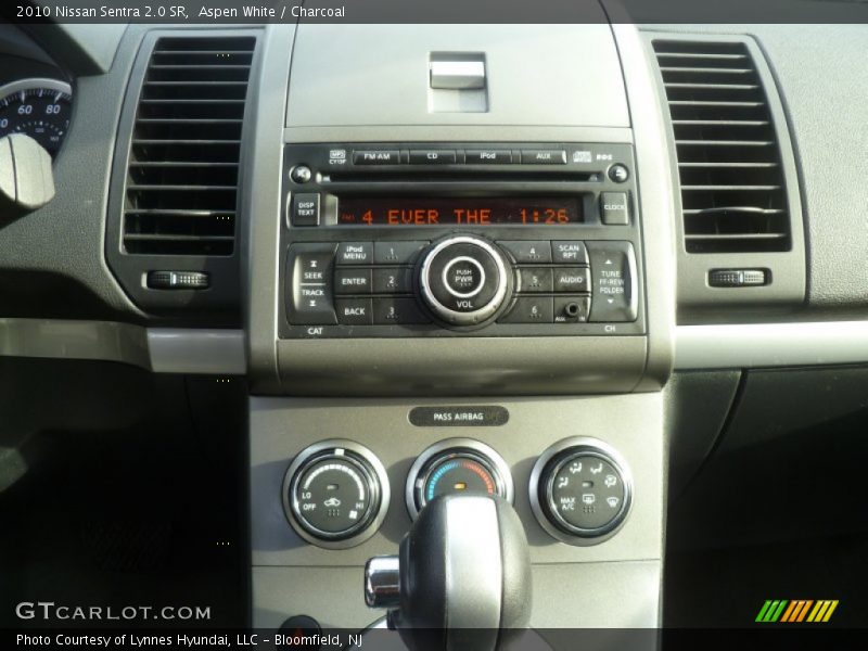 Aspen White / Charcoal 2010 Nissan Sentra 2.0 SR