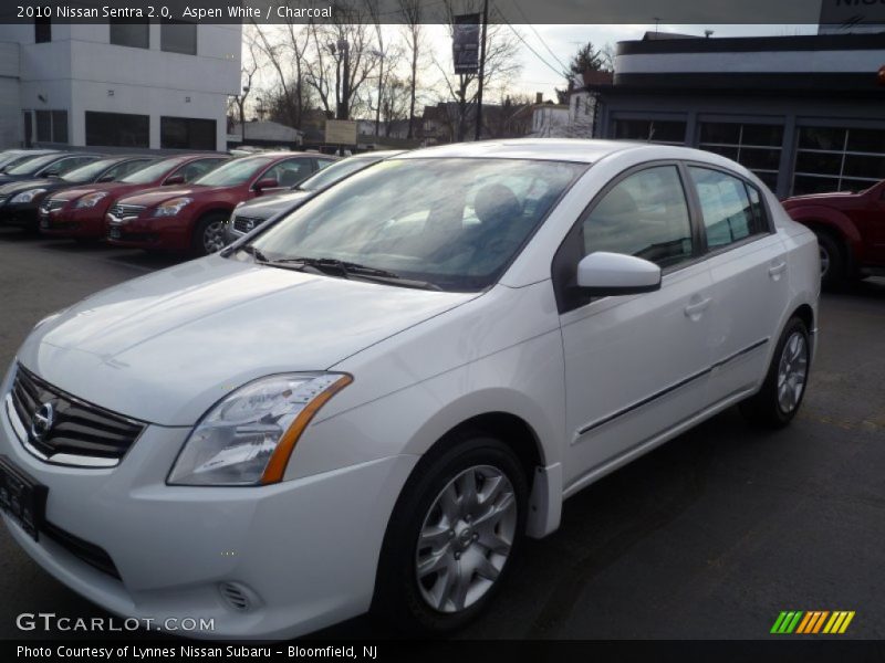 Aspen White / Charcoal 2010 Nissan Sentra 2.0