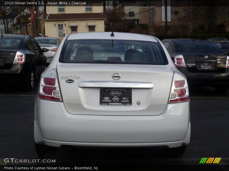 Aspen White / Charcoal 2010 Nissan Sentra 2.0