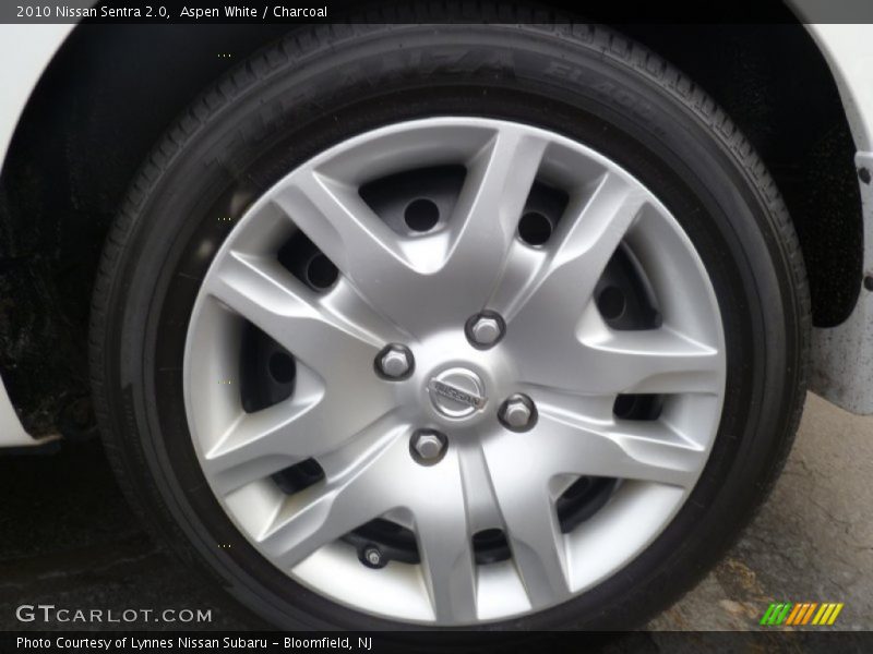 Aspen White / Charcoal 2010 Nissan Sentra 2.0