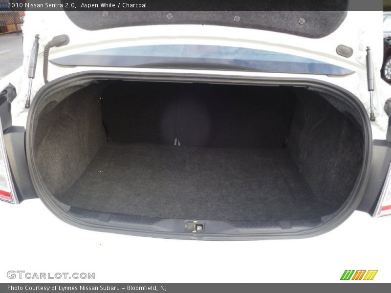 Aspen White / Charcoal 2010 Nissan Sentra 2.0