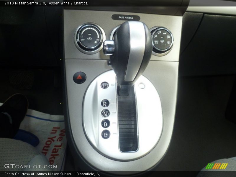 Aspen White / Charcoal 2010 Nissan Sentra 2.0