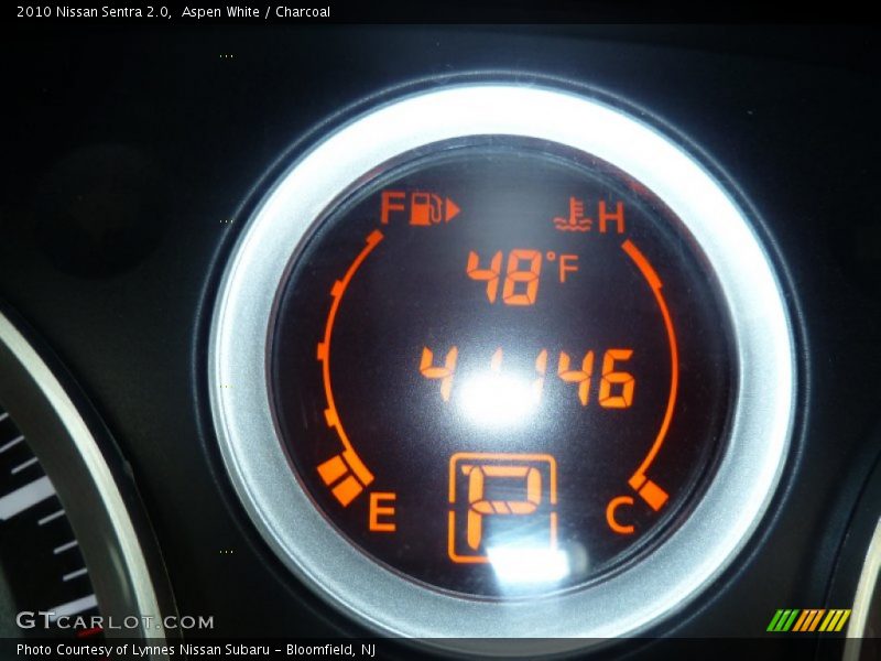 Aspen White / Charcoal 2010 Nissan Sentra 2.0