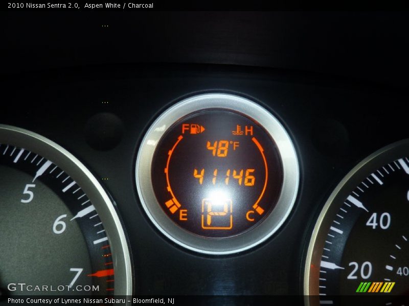 Aspen White / Charcoal 2010 Nissan Sentra 2.0