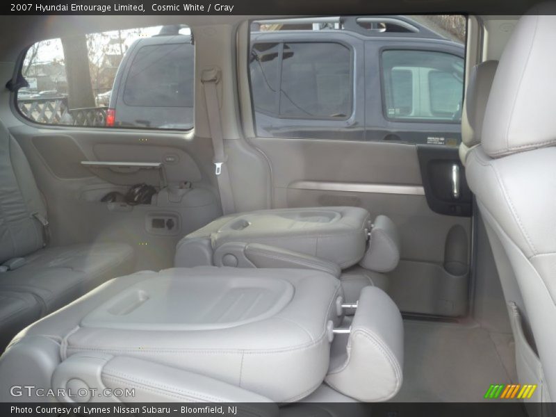 Cosmic White / Gray 2007 Hyundai Entourage Limited