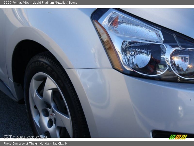 Liquid Platinum Metallic / Ebony 2009 Pontiac Vibe