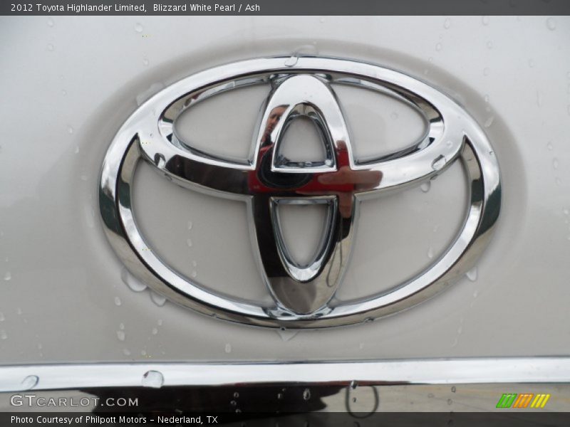 Blizzard White Pearl / Ash 2012 Toyota Highlander Limited