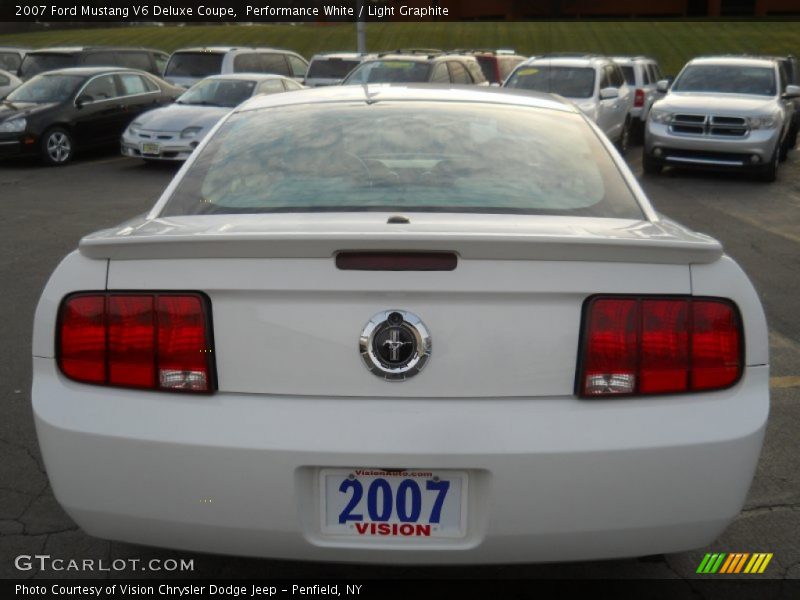 Performance White / Light Graphite 2007 Ford Mustang V6 Deluxe Coupe