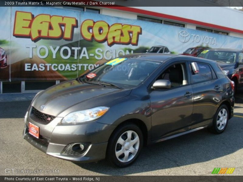 Magnetic Gray Metallic / Dark Charcoal 2009 Toyota Matrix S