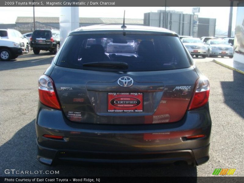 Magnetic Gray Metallic / Dark Charcoal 2009 Toyota Matrix S