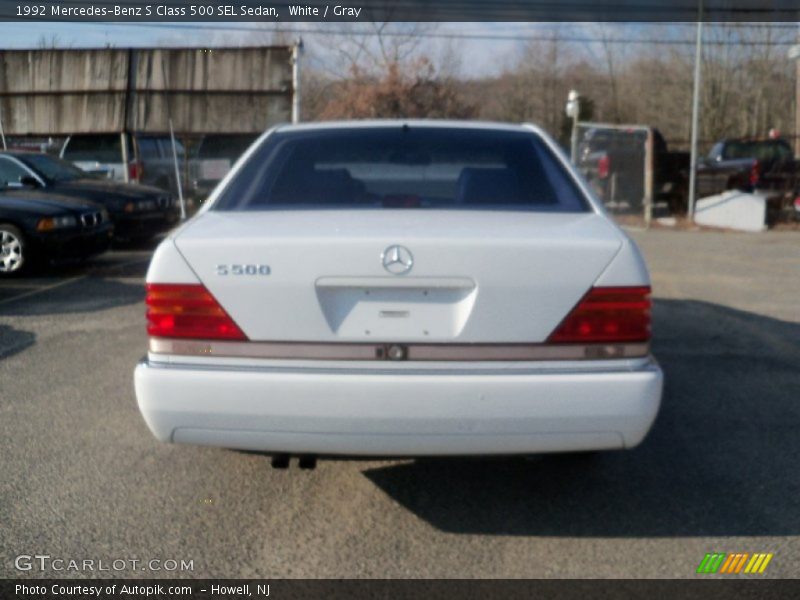 White / Gray 1992 Mercedes-Benz S Class 500 SEL Sedan