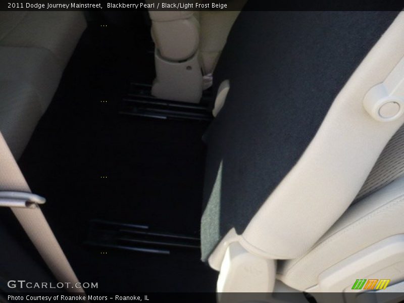 Blackberry Pearl / Black/Light Frost Beige 2011 Dodge Journey Mainstreet