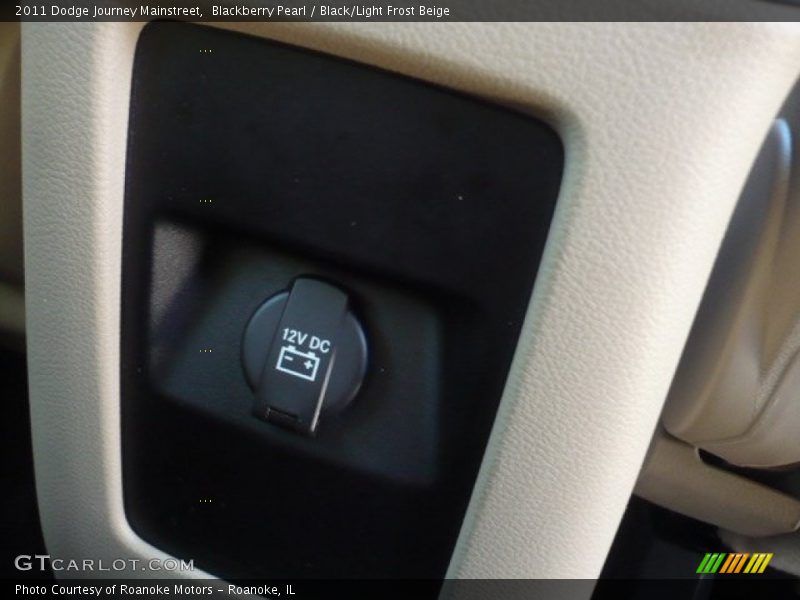 Blackberry Pearl / Black/Light Frost Beige 2011 Dodge Journey Mainstreet