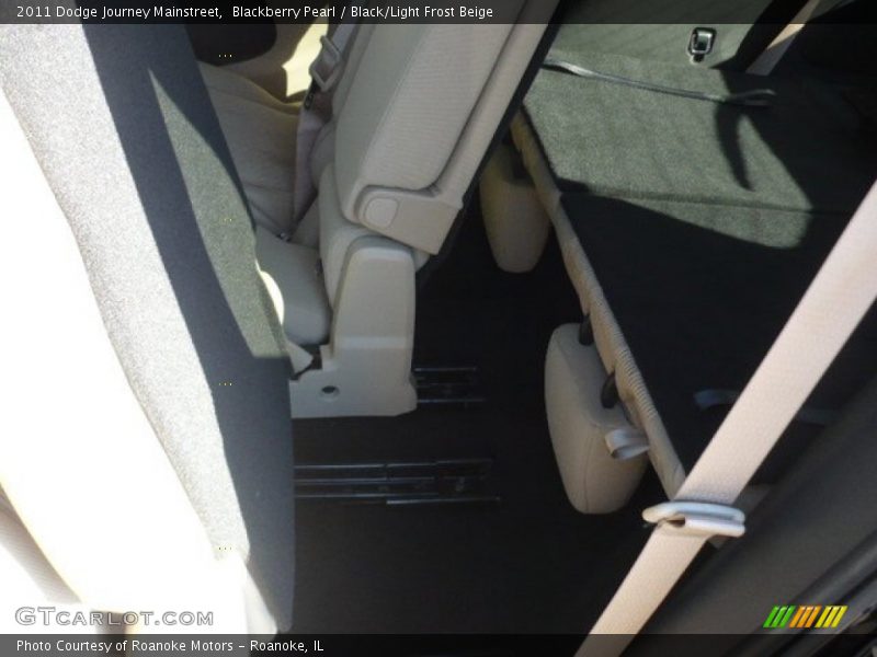Blackberry Pearl / Black/Light Frost Beige 2011 Dodge Journey Mainstreet