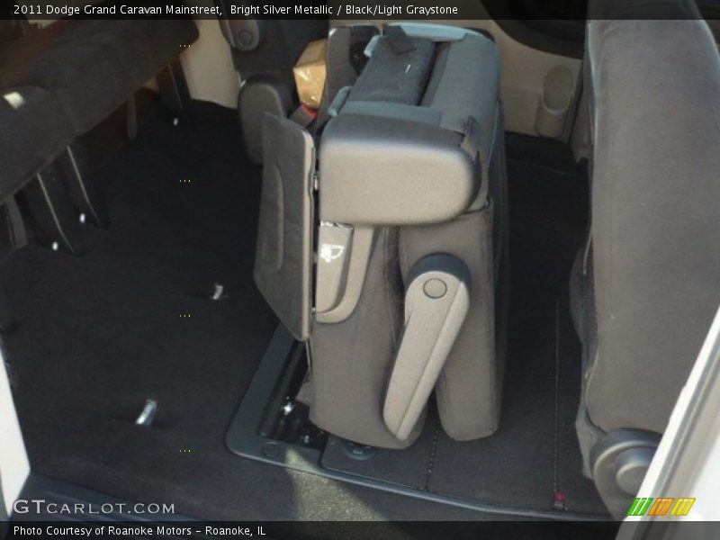 Bright Silver Metallic / Black/Light Graystone 2011 Dodge Grand Caravan Mainstreet