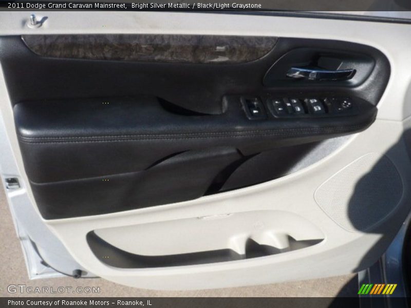 Bright Silver Metallic / Black/Light Graystone 2011 Dodge Grand Caravan Mainstreet