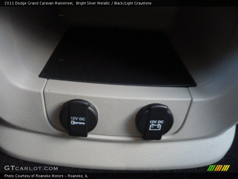 Bright Silver Metallic / Black/Light Graystone 2011 Dodge Grand Caravan Mainstreet
