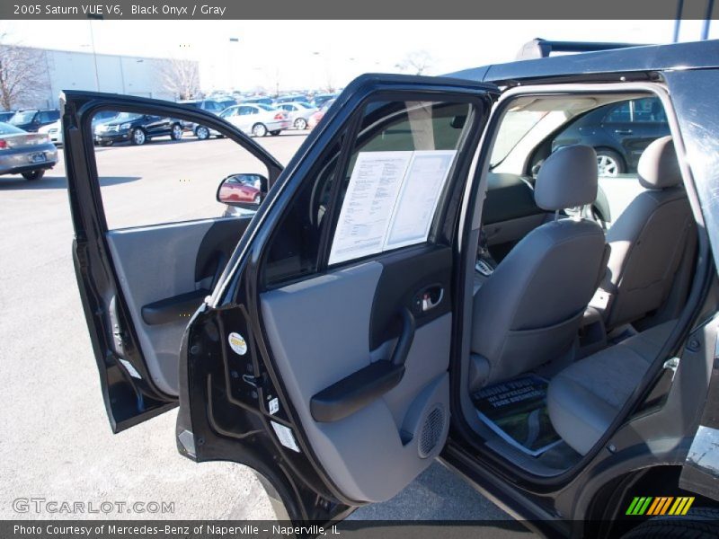 Black Onyx / Gray 2005 Saturn VUE V6